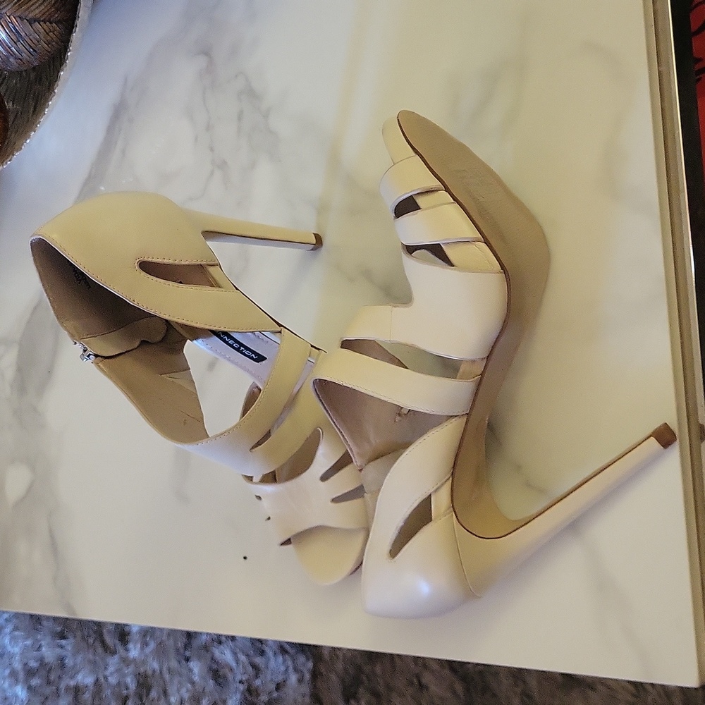Shoes - Picture 3 of 4